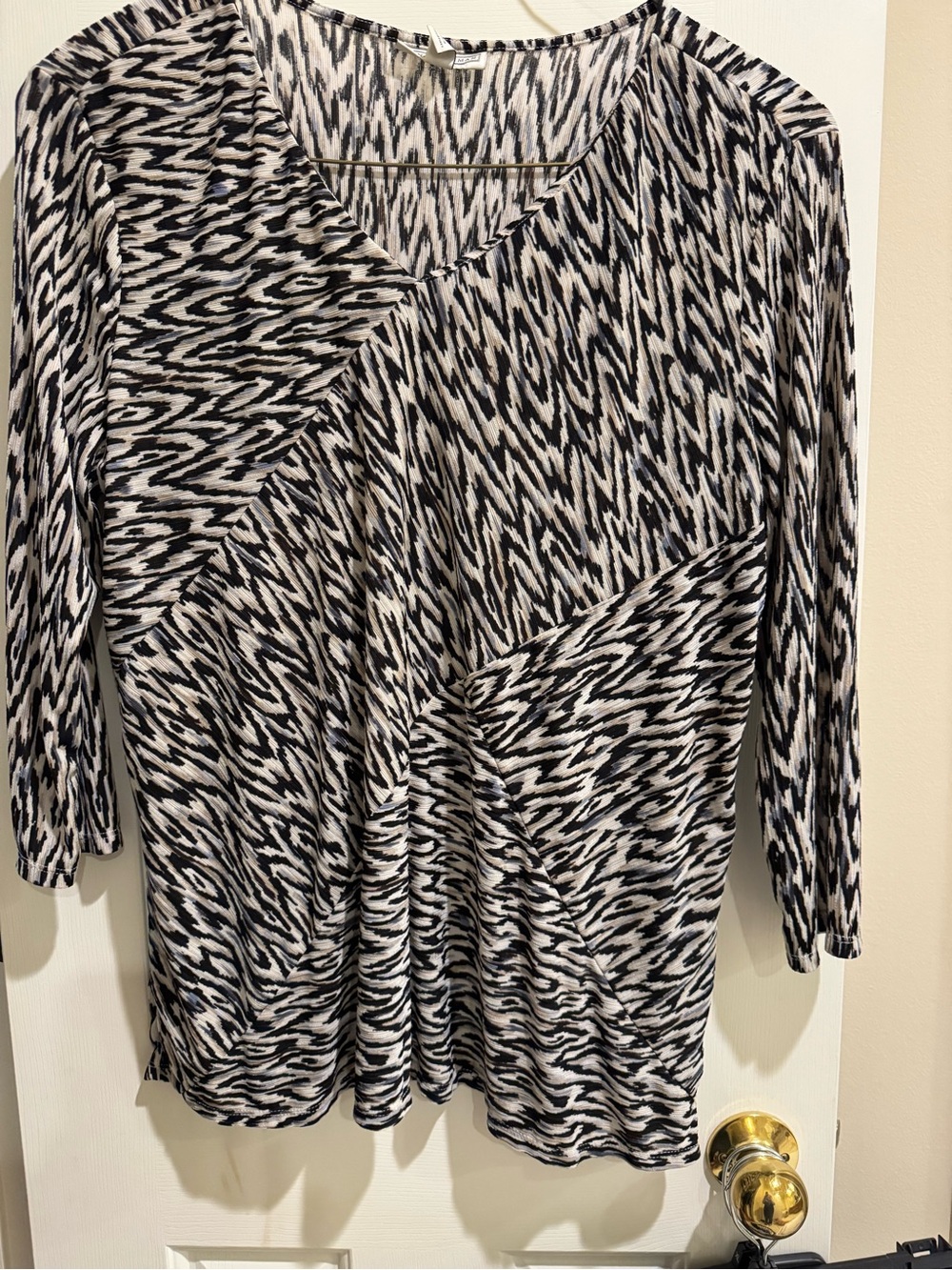 Dana Buchman Black and White Abstract Print Long Sleeve Top